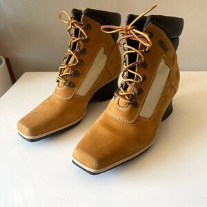 TIMBERLAND woman wedge Chukka bootie size size 6